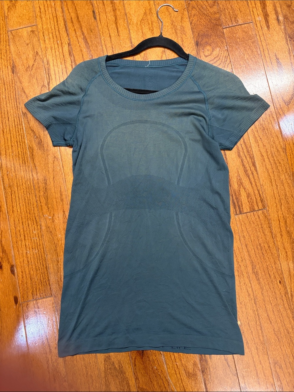 283. Lululemon Swiftly Tech Short Sleeve Crew
Olive Black hip length size 8